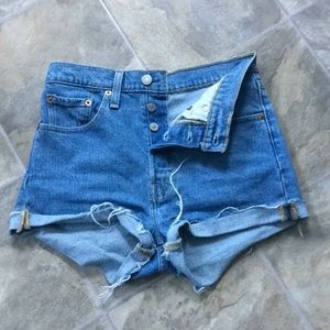 Levi cut off jean shorts